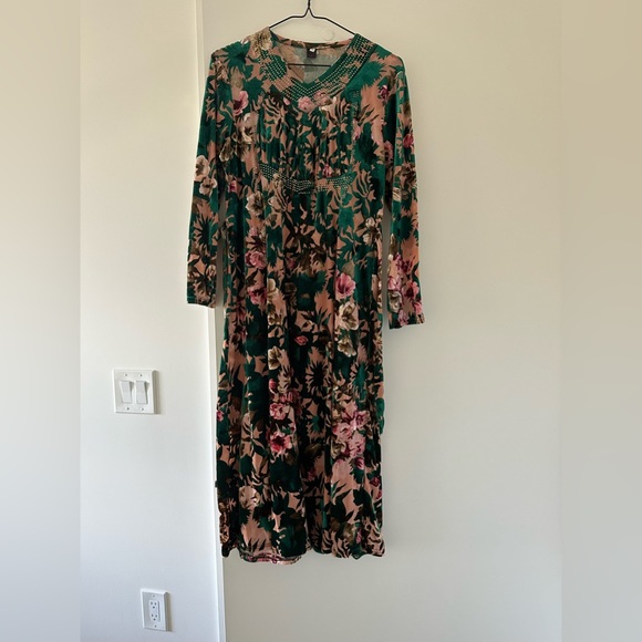 This is an Aishan brand spring and autumn blended long-sleeved dress - Picture 2 of 9